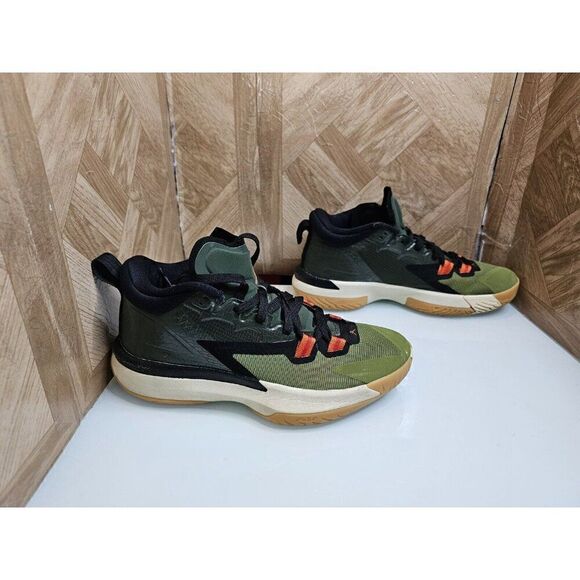 Jordan Women's Zion 1 Let's Dance Green Shoe's Size 8.5. GS 7y - Picture 2 of 11